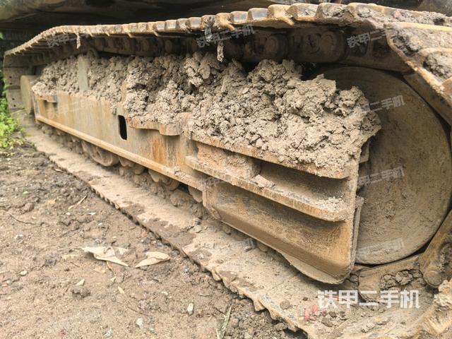 單側(cè)履帶整體(整機(jī)外觀) 單側(cè)履帶整體(整機(jī)外觀)