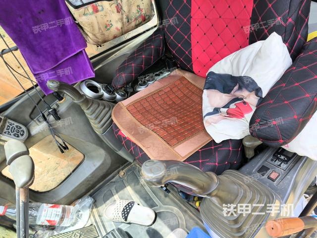 后窗玻璃角標(biāo)(駕駛室部分) 后窗玻璃角標(biāo)(駕駛室部分)