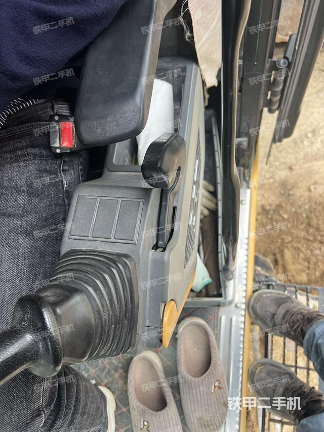 座椅右侧控制台/钥匙门/油门/含右手柄（驾驶室部分）