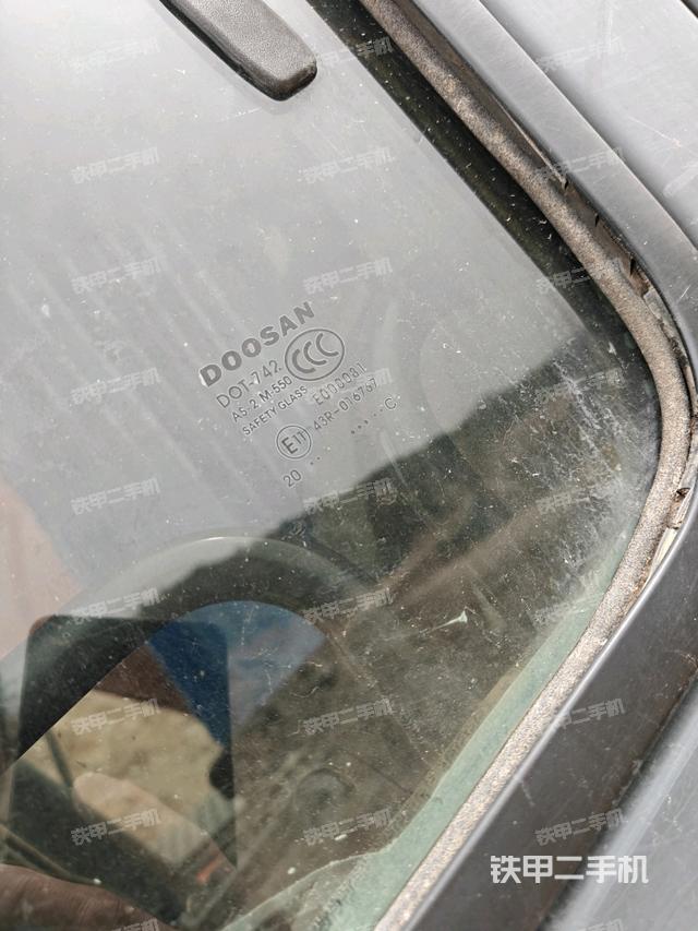 后窗玻璃角标（驾驶室部分）