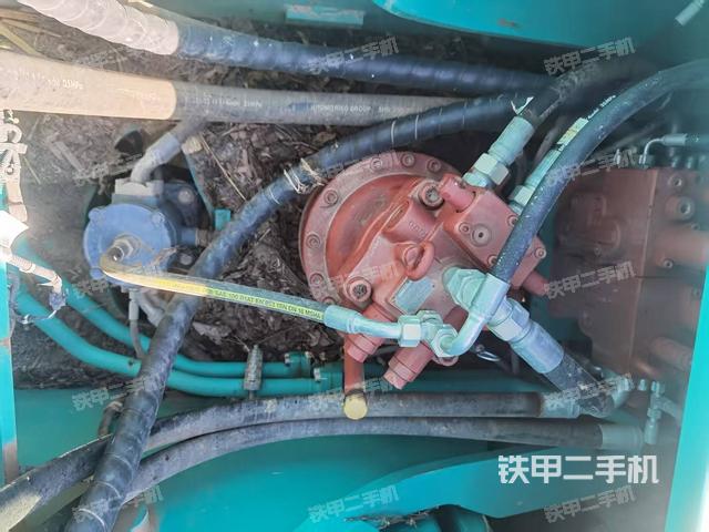 回轉(zhuǎn)馬達(dá)和主控閥（整機(jī)外觀）