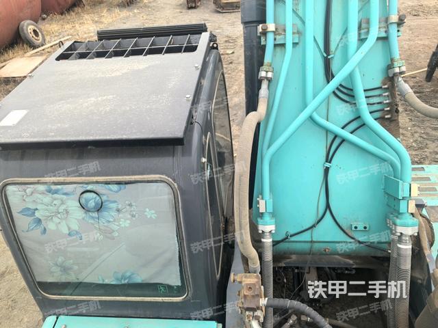 駕駛室頂部(整機外觀) 駕駛室頂部(整機外觀)