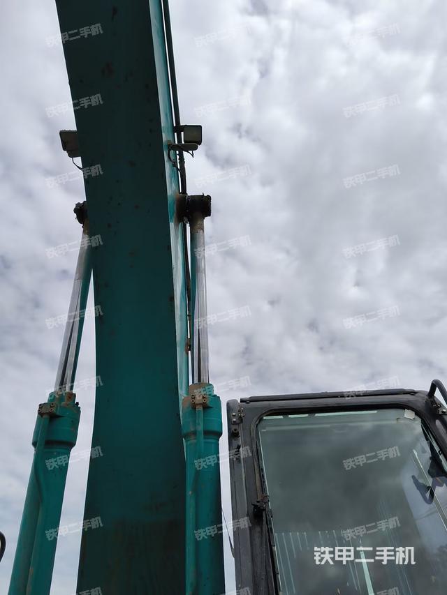 大臂油缸整體?豎拍（工作和回轉(zhuǎn)裝置）