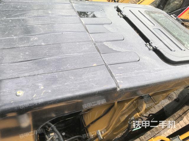 駕駛室頂部(整機(jī)外觀) 駕駛室頂部(整機(jī)外觀)