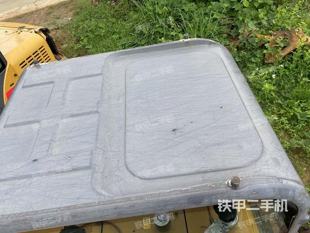 驾驶室顶部(整机外观) 驾驶室顶部(整机外观)