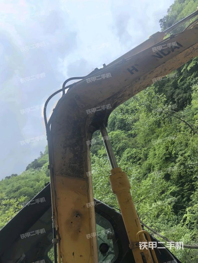 轉(zhuǎn)盤和下車架正前(工作和回轉(zhuǎn)裝置) 轉(zhuǎn)盤和下車架正前(工作和回轉(zhuǎn)裝置)