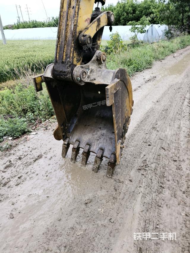 铲斗右后整体(工作和回转装置) 铲斗右后整体(工作和回转装置)