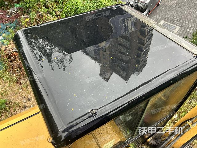 驾驶室顶部(整机外观) 驾驶室顶部(整机外观)