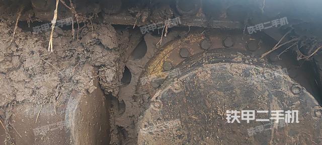 单侧履带整体(整机外观) 单侧履带整体(整机外观)