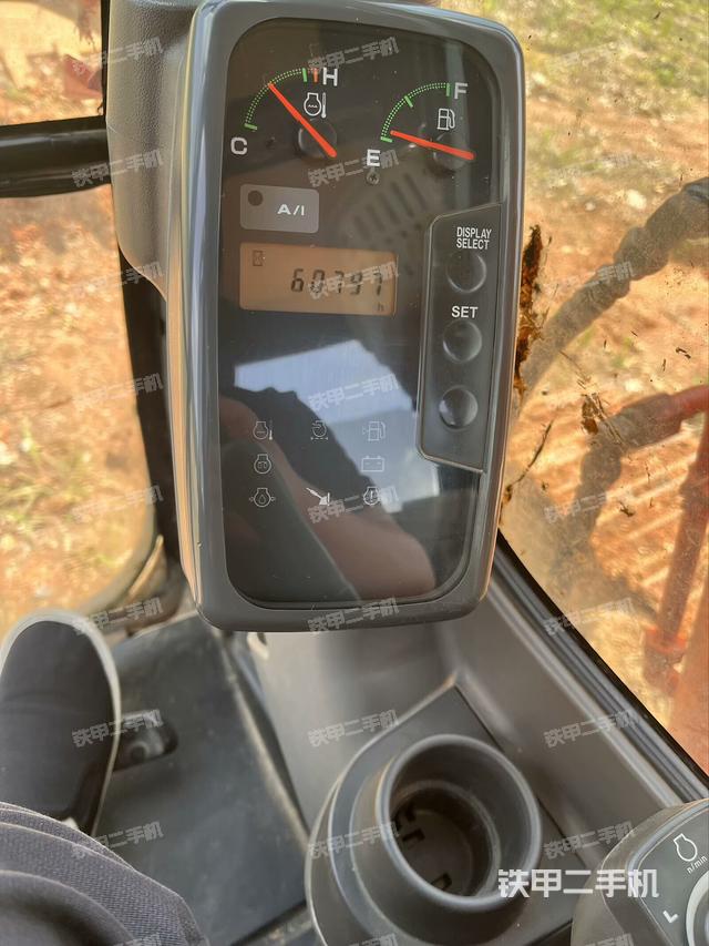 驾驶室整体(整机外观) 驾驶室整体(整机外观)