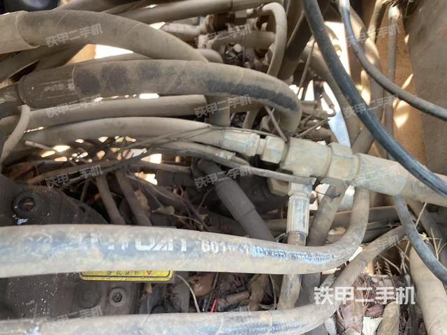 回轉(zhuǎn)馬達(dá)和主控閥（整機(jī)外觀）