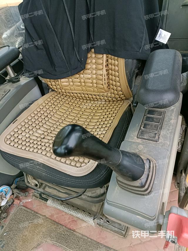 座椅左侧控制台/音响/含左手柄（驾驶室部分）