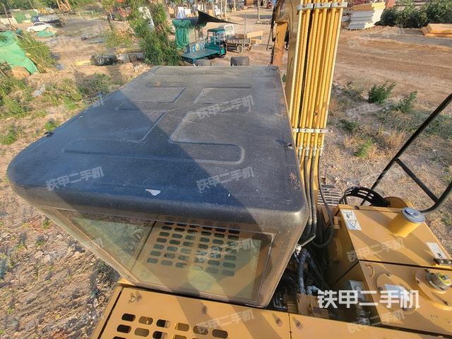 駕駛室頂部(整機外觀) 駕駛室頂部(整機外觀)