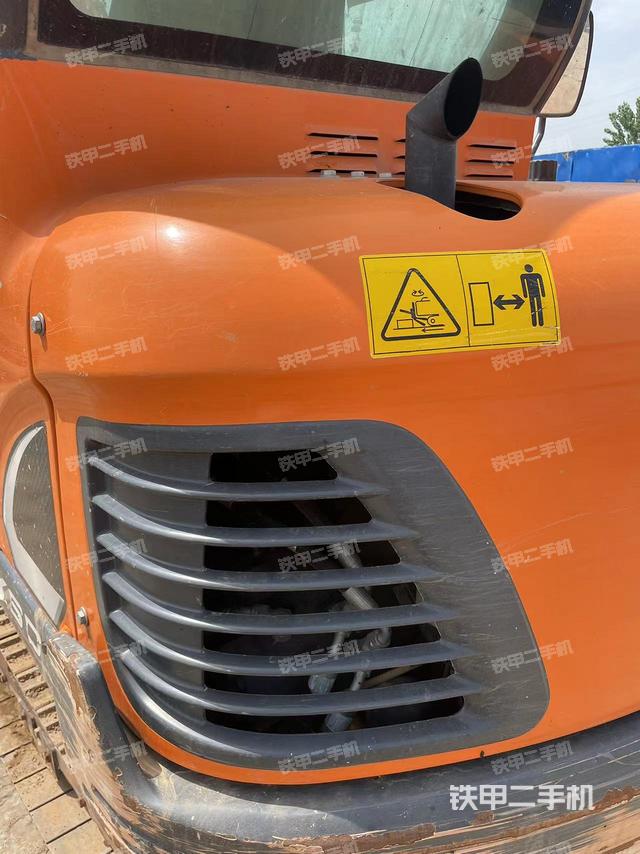 駕駛室整體(整機(jī)外觀) 駕駛室整體(整機(jī)外觀)