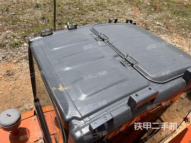 驾驶室顶部(整机外观) 驾驶室顶部(整机外观)