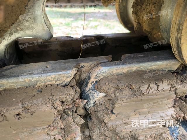 右側(cè)履帶整體(行走機(jī)構(gòu)) 右側(cè)履帶整體(行走機(jī)構(gòu))