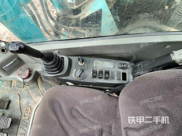 座椅右側(cè)控制臺/鑰匙門/油門/含右手柄（駕駛室部分）