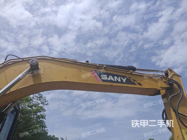 大臂整体 右侧(工作和回转装置) 大臂整体 右侧(工作和回转装置)