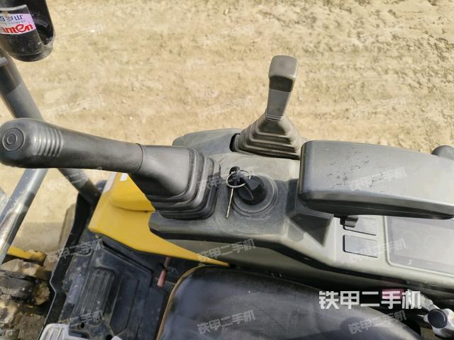 右側(cè)玻璃角標(biāo)(駕駛室部分) 右側(cè)玻璃角標(biāo)(駕駛室部分)