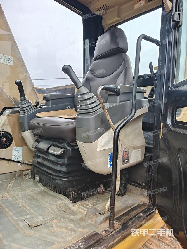 駕駛室整體（整機(jī)外觀）