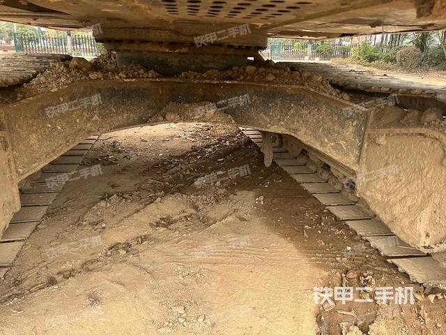 右侧行走马达盖板(行走机构) 右侧行走马达盖板(行走机构)