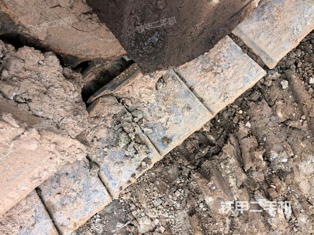 右侧履带整体(行走机构) 右侧履带整体(行走机构)