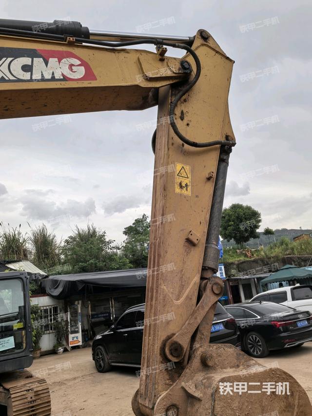 大臂整体 右侧(工作和回转装置) 大臂整体 右侧(工作和回转装置)