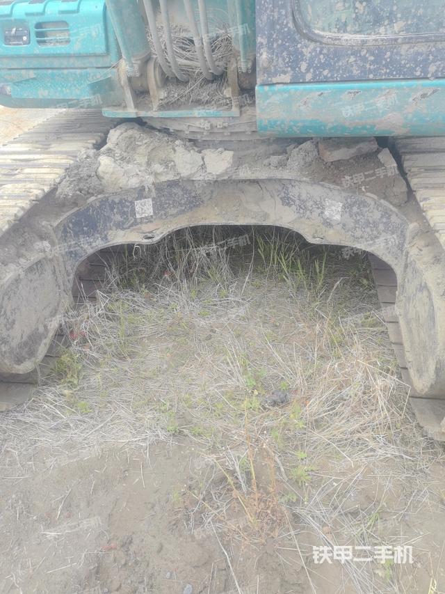 转盘和下车架正前(工作和回转装置) 转盘和下车架正前(工作和回转装置)