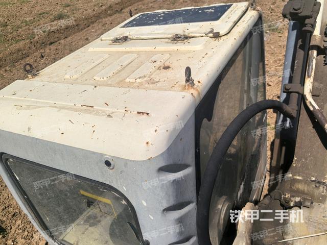 驾驶室顶部(整机外观) 驾驶室顶部(整机外观)