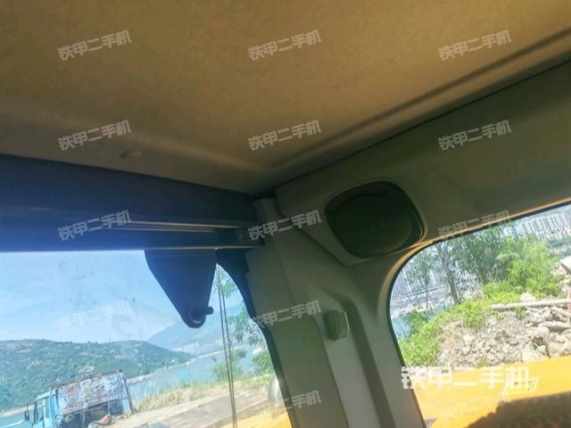 駕駛室左后45度(駕駛室部分) 駕駛室左后45度(駕駛室部分)