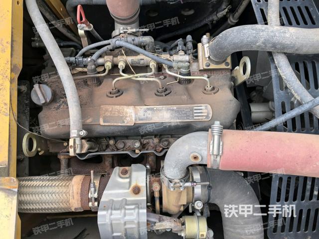 气门室盖螺丝特写(上车部件) 气门室盖螺丝特写(上车部件)