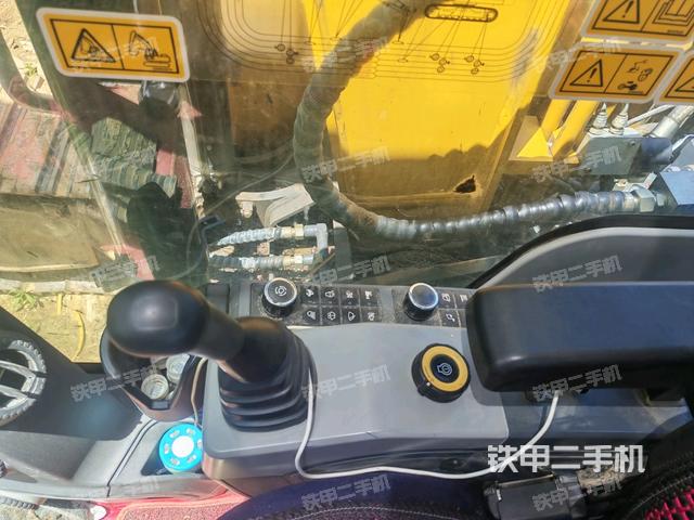 座椅右側(cè)控制臺/鑰匙門/油門/含右手柄(駕駛室部分) 座椅右側(cè)控制臺/鑰匙門/油門/含右手柄(駕駛室部分)