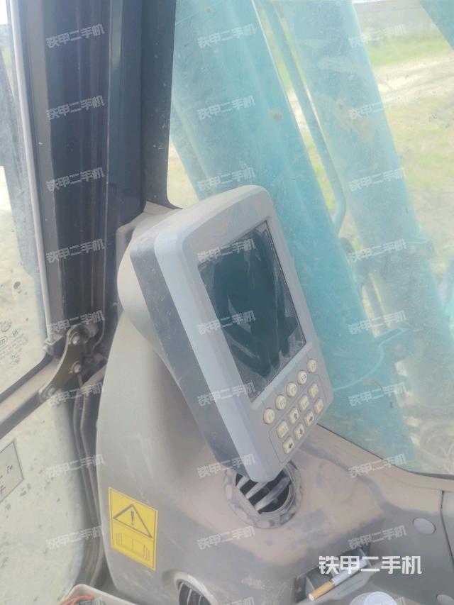 显示屏 (驾驶室部分) 显示屏 (驾驶室部分)