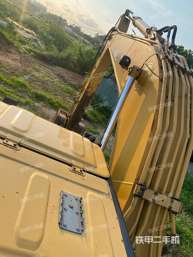 驾驶室顶部（整机外观）