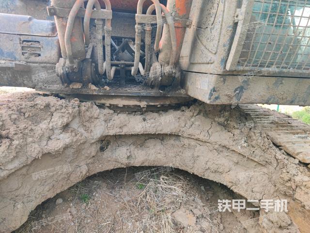 转盘和下车架正前(工作和回转装置) 转盘和下车架正前(工作和回转装置)