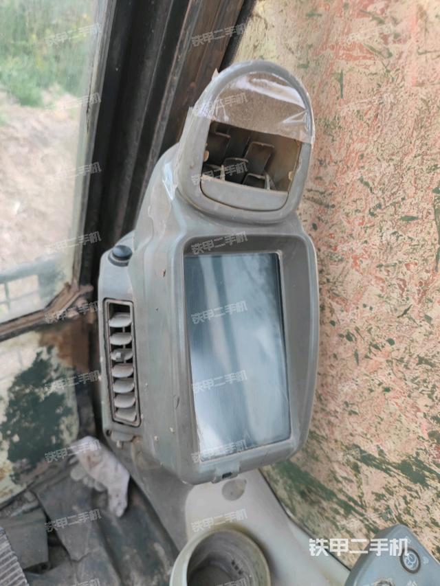 显示屏 (驾驶室部分) 显示屏 (驾驶室部分)