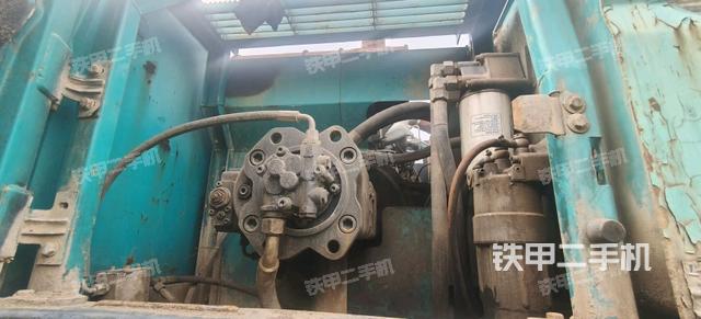 液壓泵艙室正面整體（整機(jī)外觀）