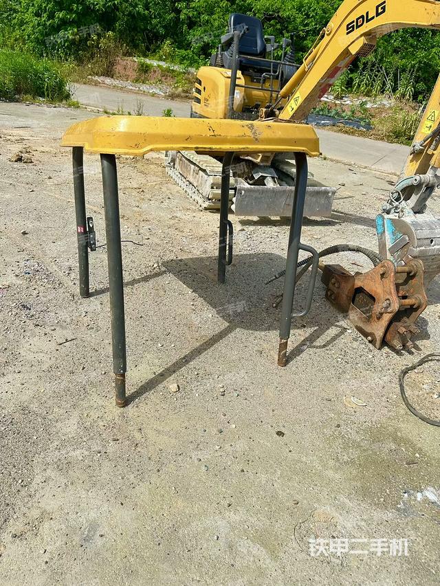 駕駛室頂部（整機(jī)外觀）