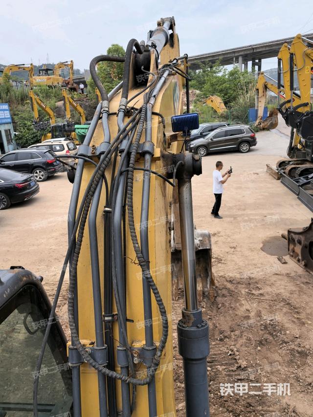 大臂背部俯視(工作和回轉(zhuǎn)裝置) 大臂背部俯視(工作和回轉(zhuǎn)裝置)