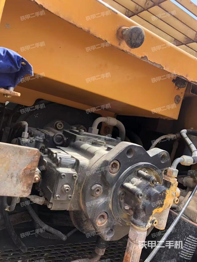 液压泵舱室正面整体（整机外观）