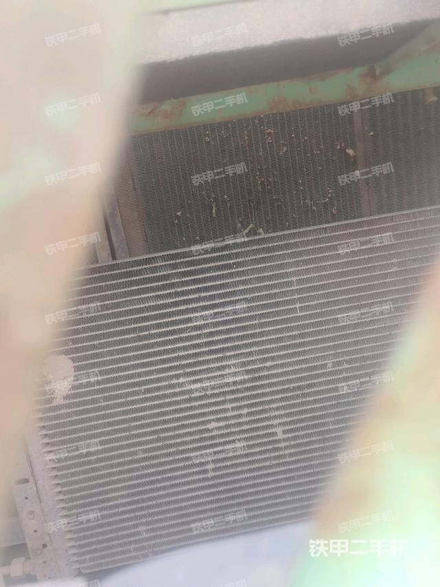 散熱器正面(大件艙室) 散熱器正面(大件艙室)