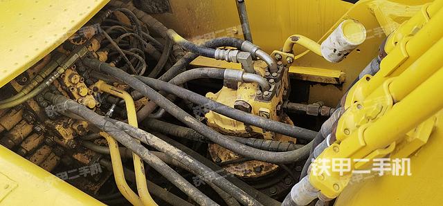 回转马达和主控阀（整机外观）