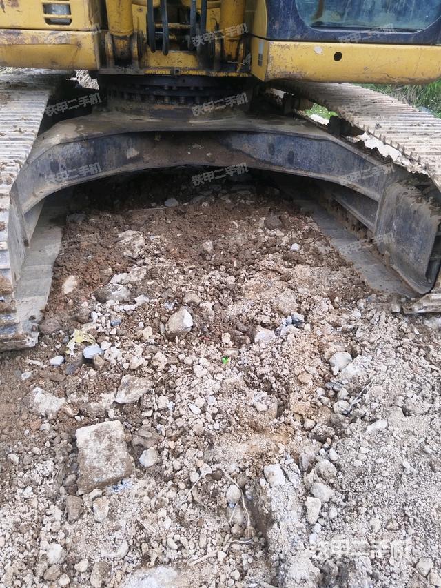 轉盤和下車架正前(工作和回轉裝置) 轉盤和下車架正前(工作和回轉裝置)