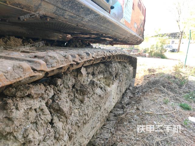 右侧履带整体(行走机构) 右侧履带整体(行走机构)