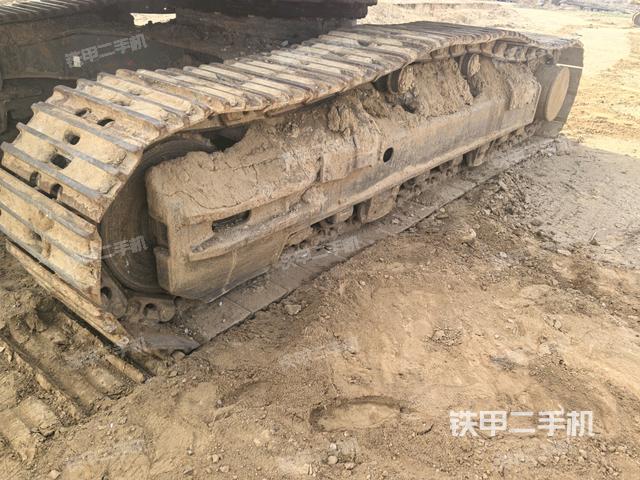 單側(cè)履帶整體(整機(jī)外觀) 單側(cè)履帶整體(整機(jī)外觀)