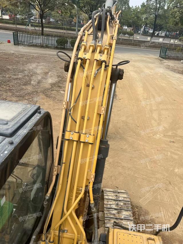 大臂背部俯视(工作和回转装置) 大臂背部俯视(工作和回转装置)