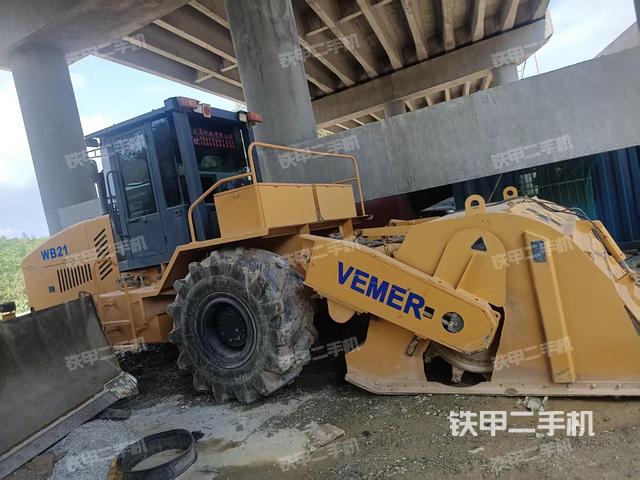 整机右侧(设备外观及核心部件) 整机右侧(设备外观及核心部件)