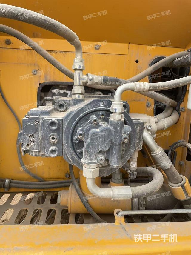 液壓泵艙室正面整體(整機(jī)外觀) 液壓泵艙室正面整體(整機(jī)外觀)