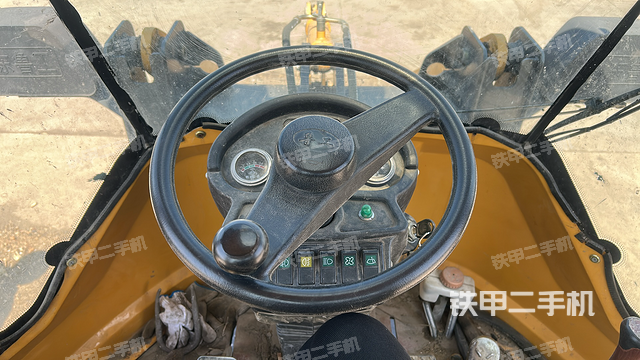 駕駛室操作臺（整機外觀及大件）