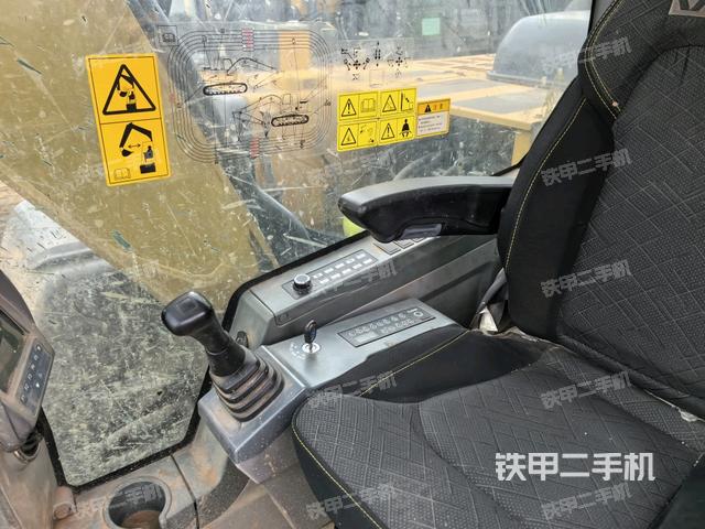 后窗玻璃角标(驾驶室部分) 后窗玻璃角标(驾驶室部分)